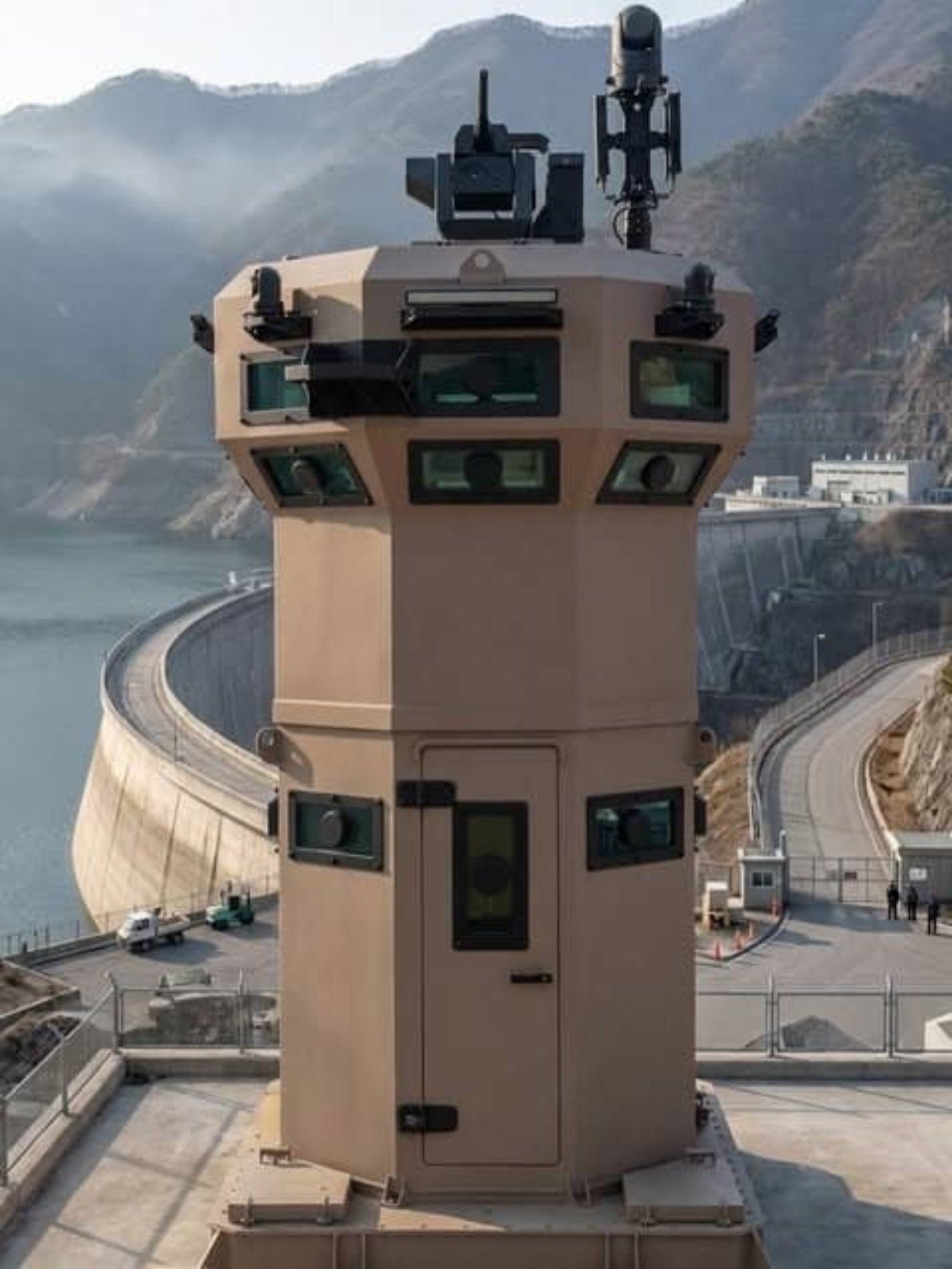 Illustration d’un poste de surveillance près d’une infrastructure hydraulique